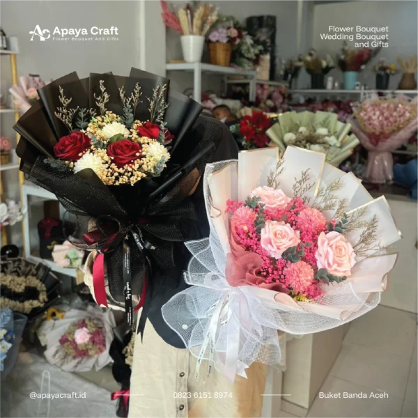 Rossy Pompom Bouquet