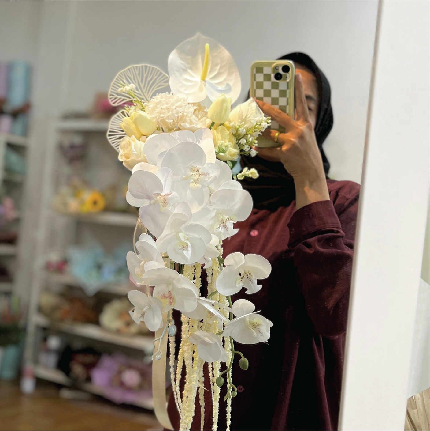 Cascade White Orchid Bouquet - Gambar 2